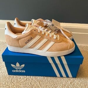 Adidas Originals Gazelle women’s Never worn. Brand New.